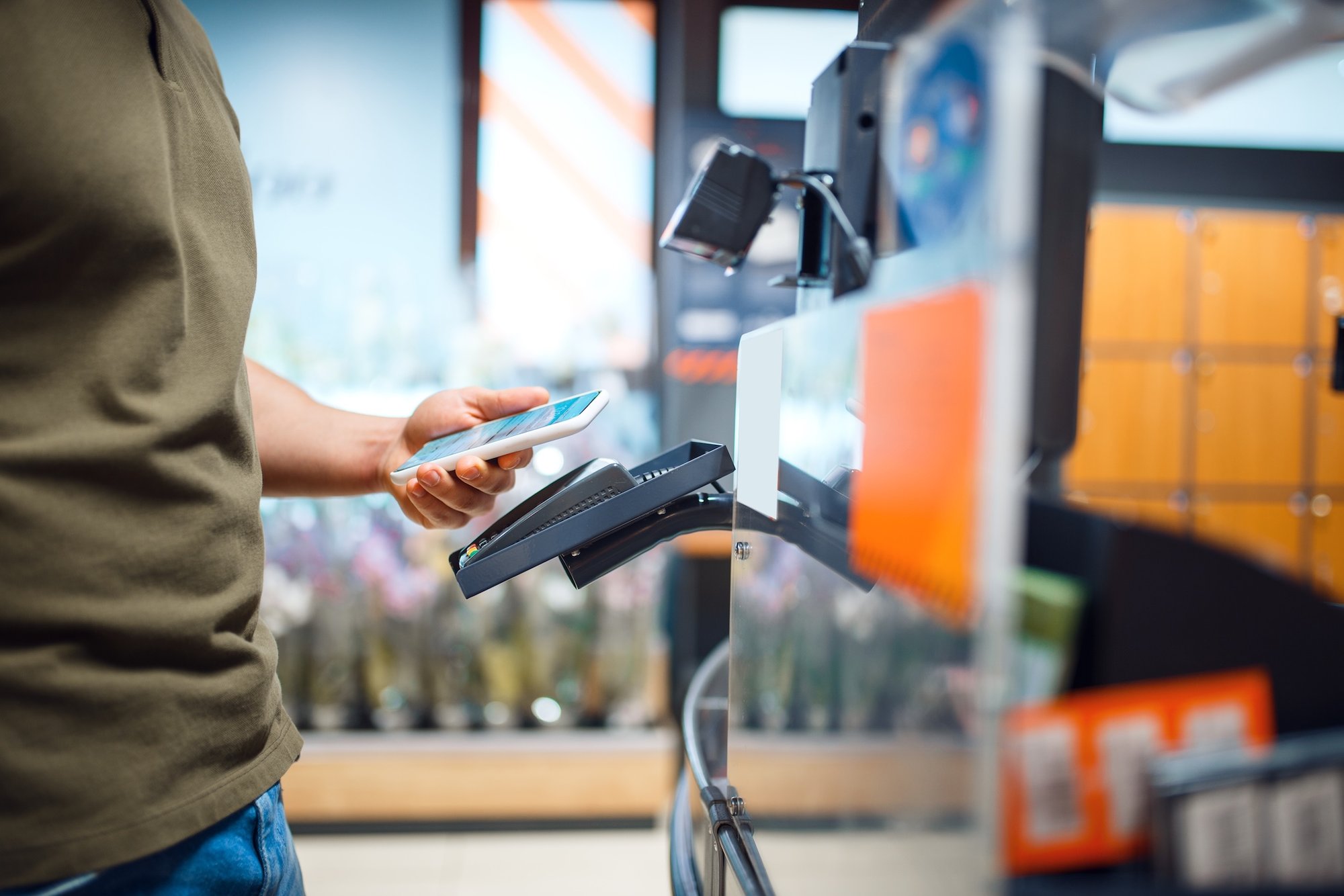 male-person-pays-at-the-checkout-in-grocery-store-2026-01-06-09-18-24-utc